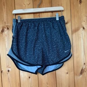 NIKE RUNNING SHORTS SIZE L
